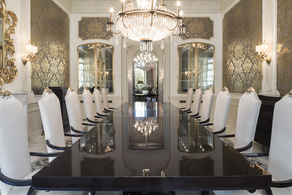 Grand Dining Table
