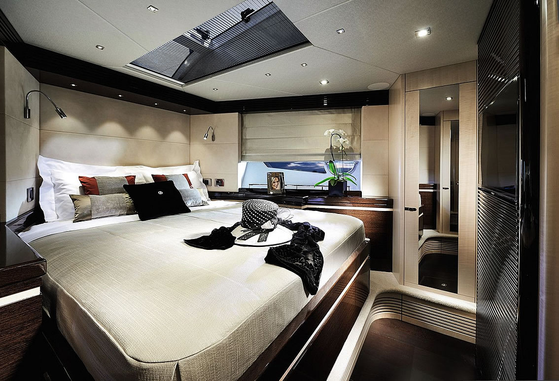 Luxurious Double Bed Cabin