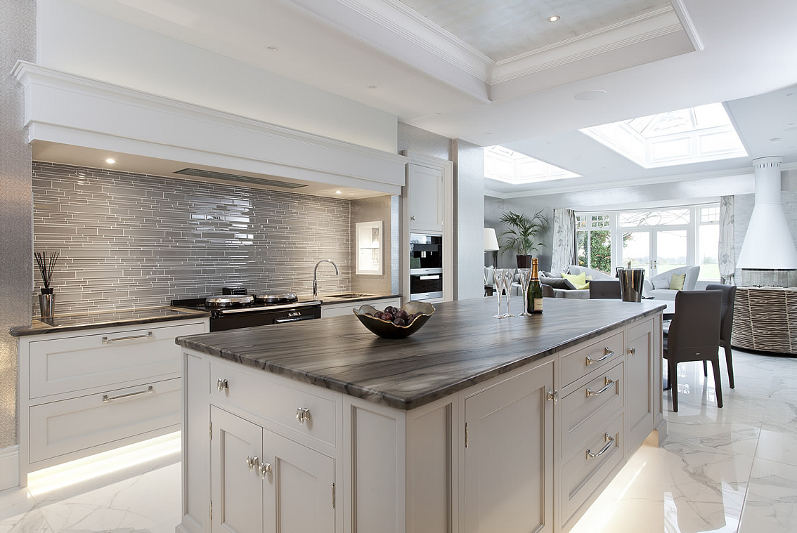 Spacious Modern Kitchen