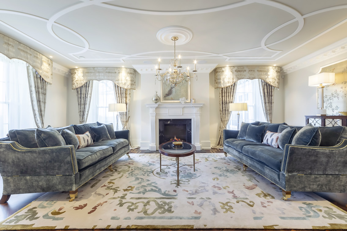 Elegant Spacious Lounge