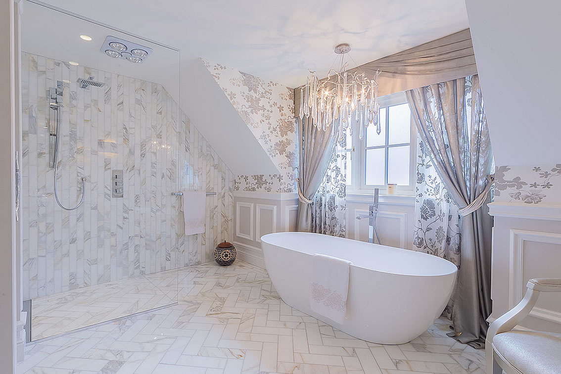 Spacious Lake House Bathroom