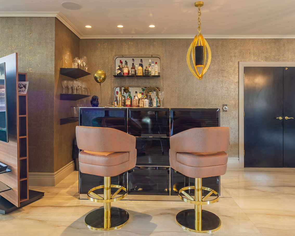 Stunning Bar and Stools