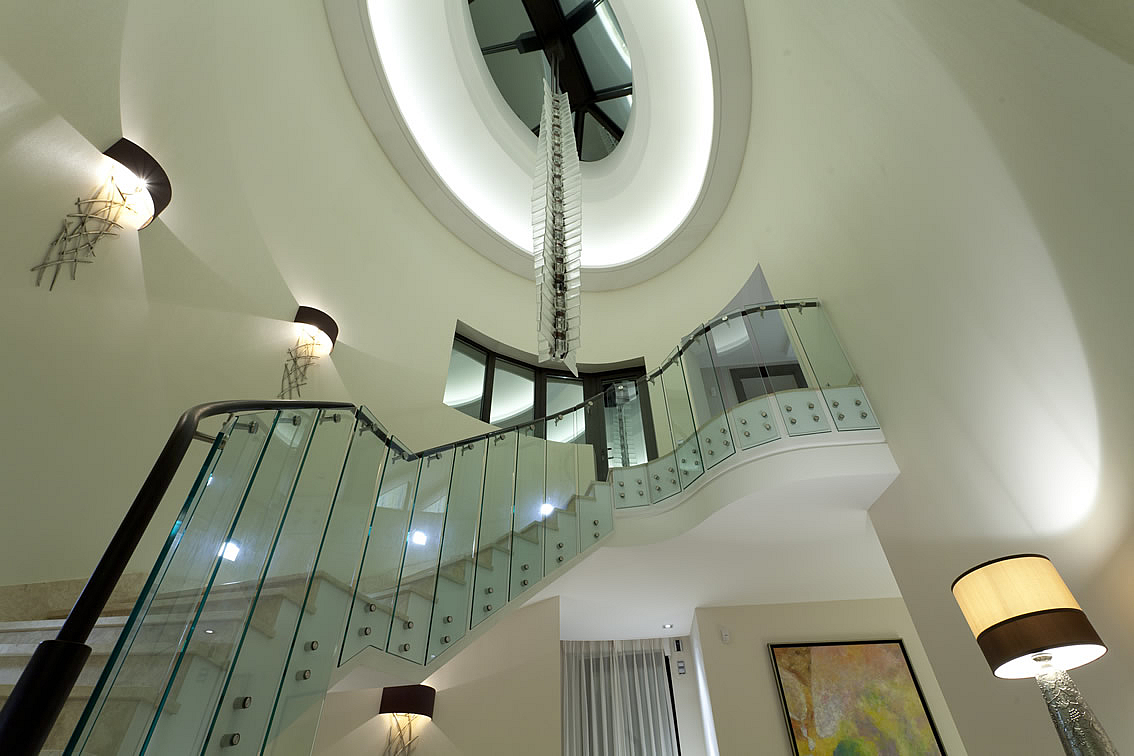 Impressive San-Roque Villa Staircase