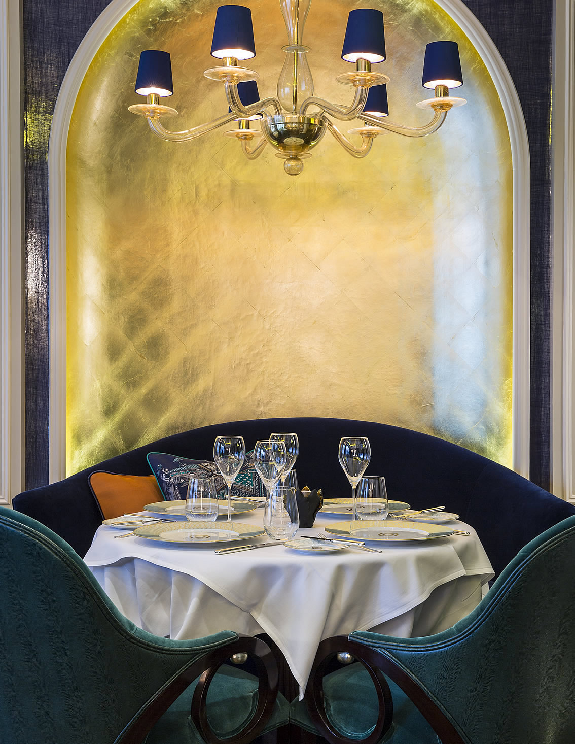 Saphyre Restaurant Table and Chairs